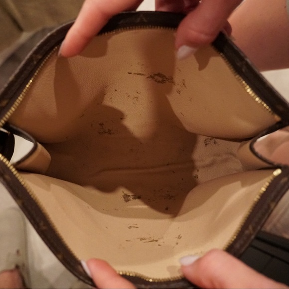 Louis Vuitton Monogram Toiletry Pouch 26 - Picture 4 of 10